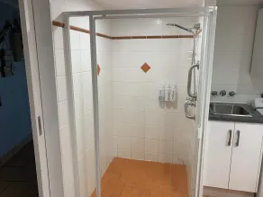 Northpoint Holiday Apartments - Bathroom