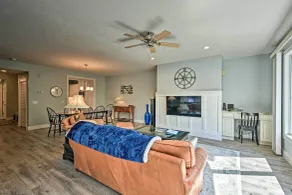 Lake side Keowee Condo with Amenities, 12 m Clemson - Innvendig