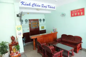 Phu Gia Hotel - Lobby sitting area