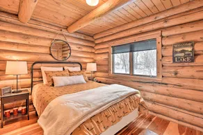 Lakefront Cabin Retreat, 2-acre Lot w/ Deck! - Interiør