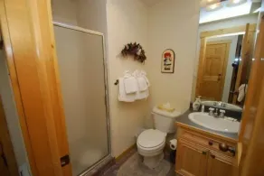 2640 Tenderfoot Lodge Condo - Bathroom