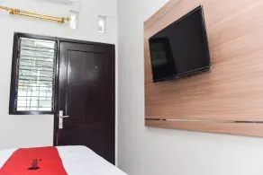 RedDoorz Plus near Malang Town Square - Chambre
