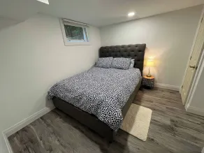 Adorable 1 Bedroom Suite With Kitchen Fireplace - Room