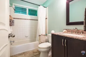 Kauai Tree House - Bathroom