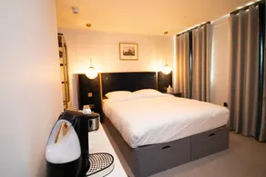 Three Falcons - Room
