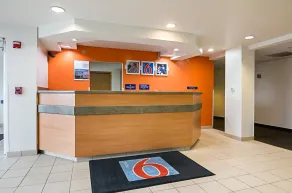 Motel 6-Sycamore, IL - Lobby