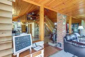 Quiet Shiloh Retreat w/ Spacious Yard & Fireplace! - Interiør