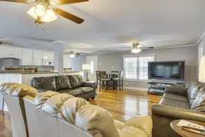 Walk to Marina! Prosperity Home w/ Screened Porch - Innenbereich