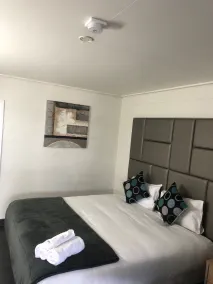 Gladstone CBD Motel - Room