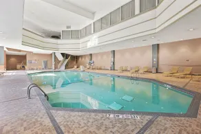 Crowne Plaza Suites MSP Airport - Mall of America by IHG - Piscina