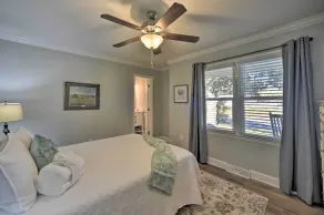 Charming House w/ Patio, 3 1/2 Mi to Beach! - Zimmer