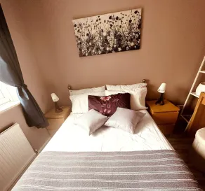 NKN cosy maisonette close to Dartford train station, free parking, food, shopping - Zimmer