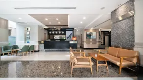 Adelphi Suites Bangkok - Rezeption