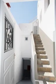 Lirous Studios - Interior entrance
