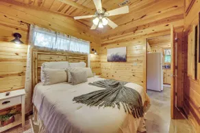 Bain à remous & terrasse : Broken Bow 'Maison Azalée' - Intérieur