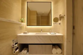  Lemon Tree Hotel, Bharuch - Baño