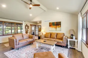 Kansas Gem w/ Fire Pit & Views: 10 Mi to Dtwn! - Innenbereich