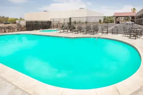 Travelodge by Wyndham Indio - Piscine