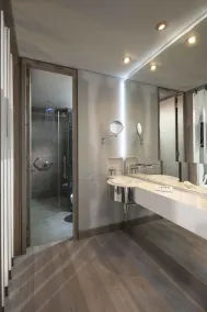 Inntu Hotel - Bathroom