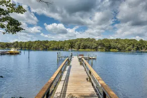 Riverfront Home w/ Dock & Game Room in Lancaster! - Innvendig