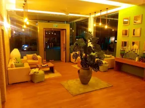 J Leaf Hotel - Hall