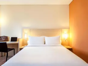 Ibis Jakarta Harmoni - Room