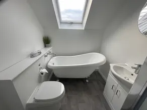 The Little Beehive - Bathroom