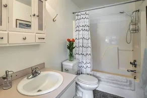 Charming Rockaway Beach House, Walk to Ocean! - Interiör