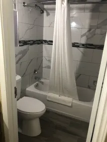 Luxury Inn & Suites - Zimmer