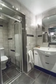Ostra Menalon Luxury Suites - Badezimmer