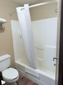 Super 8 by Wyndham Fond Du Lac - Salle de bain