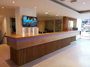 Elmi Beach Hotel & Suites - Réception