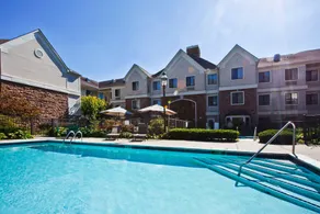 Staybridge Suites Detroit-Utica by IHG - Piscina