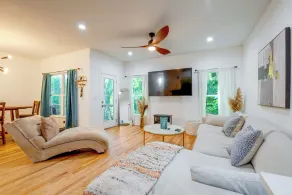Upper Westside Home w/ Deck - 3 Mi to Dtwn! - Interiør