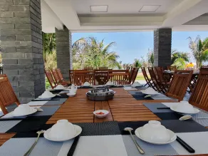 Starlight Villa Beach Resort - Restaurant