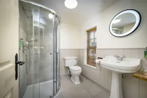 Loch Ness Inn - Bathroom