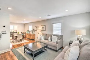1 Mi to Seawall! Dog-Friendly Coastal Getaway - Interior