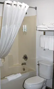 Quality Inn Scottsboro US-72-Lake Guntersville Area - Bathroom