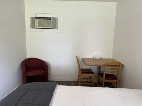 Tally Ho Inn - Room