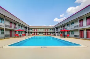 Red Roof Inn Lewisville - Pool