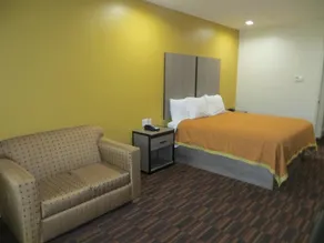 Scottish Inn and Suites - Værelse