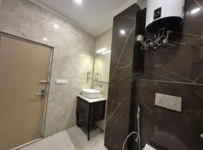 HOTEL VISHAL RESIDENCY NEAR DELHI AIRPORT with FREE AIRPORT DROP - Bathroom