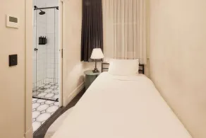The Strand Hotel  - Quarto
