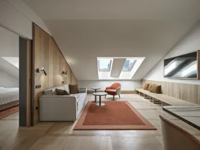 The Julius Prague - Quarto