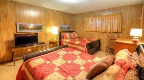 Scenic Wonders Papa Bear Cabin 3 bedroom - Room
