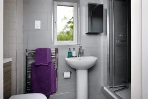 Halekulani Devon Homestay - Bathroom
