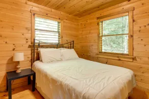 Hot Tub + Furnished Porch: Balsam Grove Cabin - Interiør