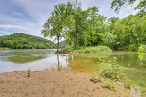 River Access & Private Deck: Mountain View Retreat - Interiør