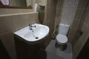 Hotel O Kost Pak Dahlan Near Modern Estate - Baño