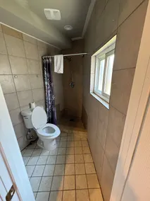 Fraser Motel - Bathroom